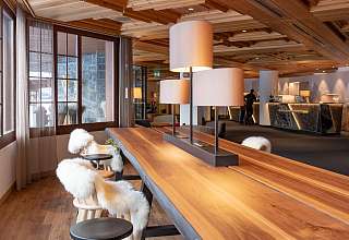 Hochtische bei der Bar - Sunstar Hotel Grindelwald